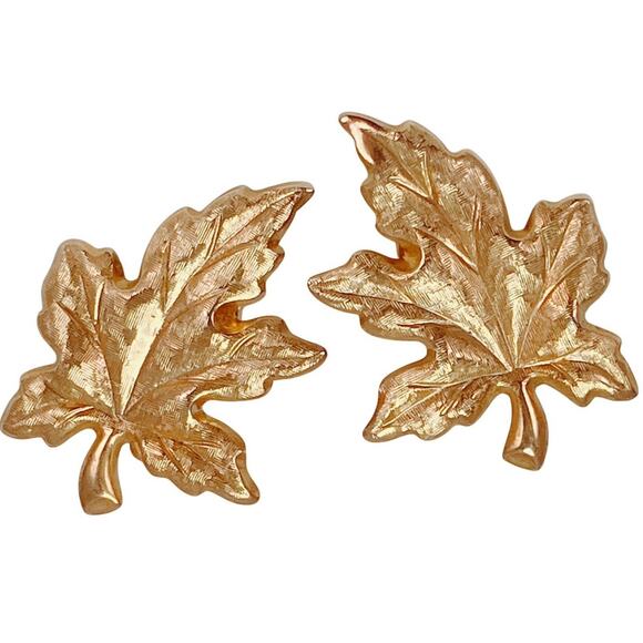 Vintage Gold Tone Maple Leaf Clip On Earrings Mid Century 50s 60s Autumn Harvest - Picture 1 of 10